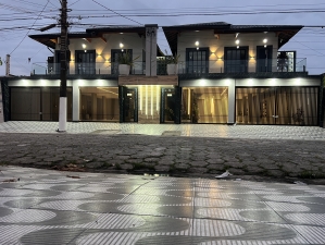 Casa de Condomínio  em Praia Grande